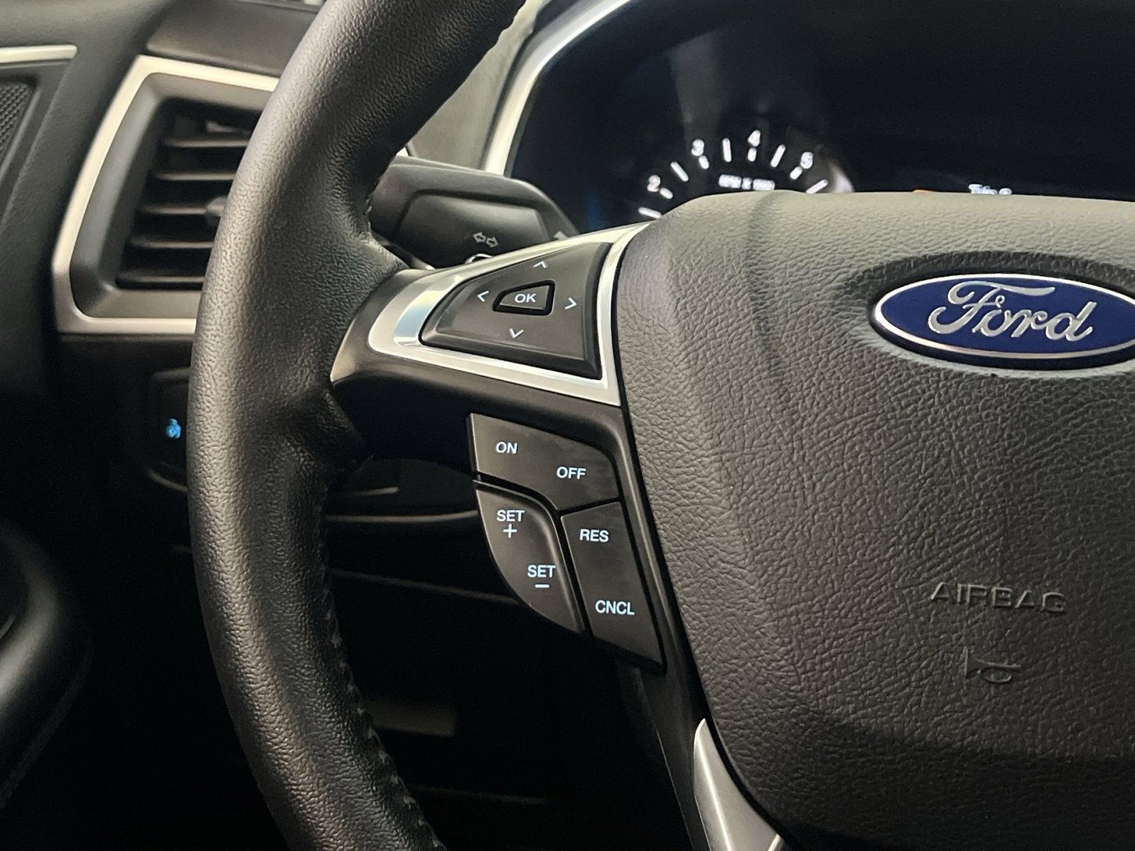 Used 2016 Ford Edge SEL image 35