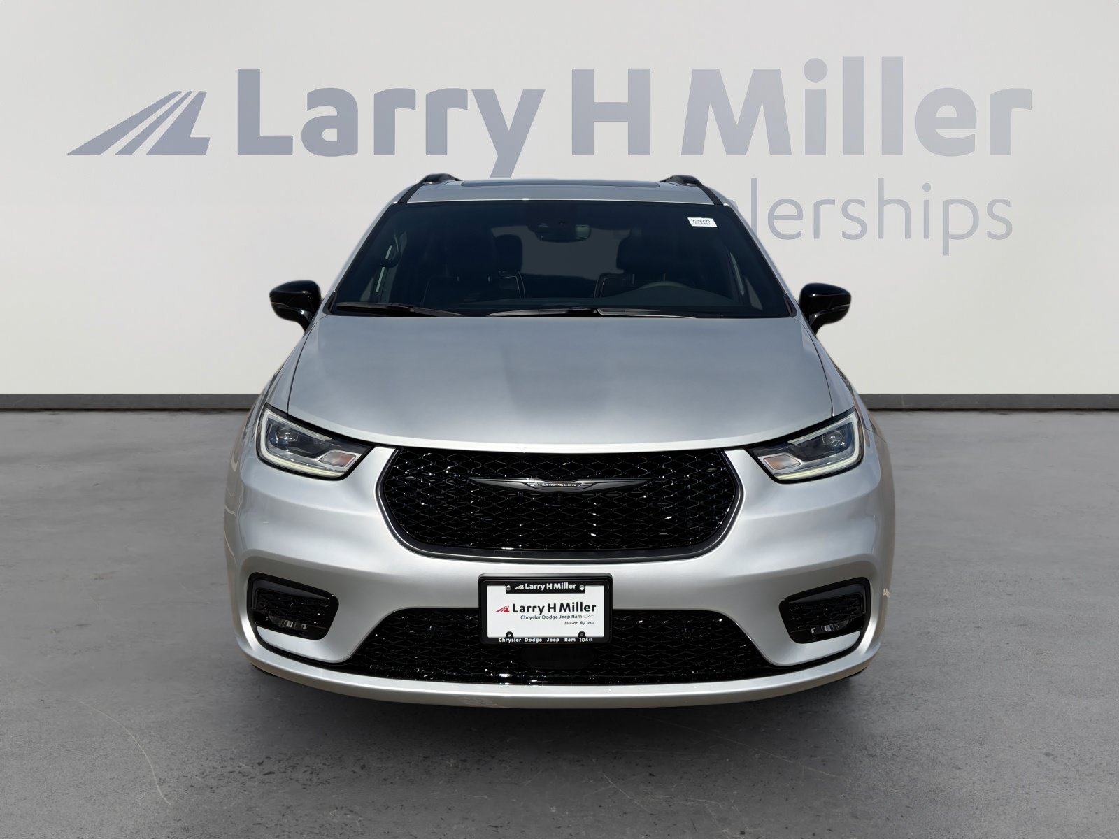 New 2026 Chrysler Pacifica Limited w/ S Appearance Package AWD/4WD image 9
