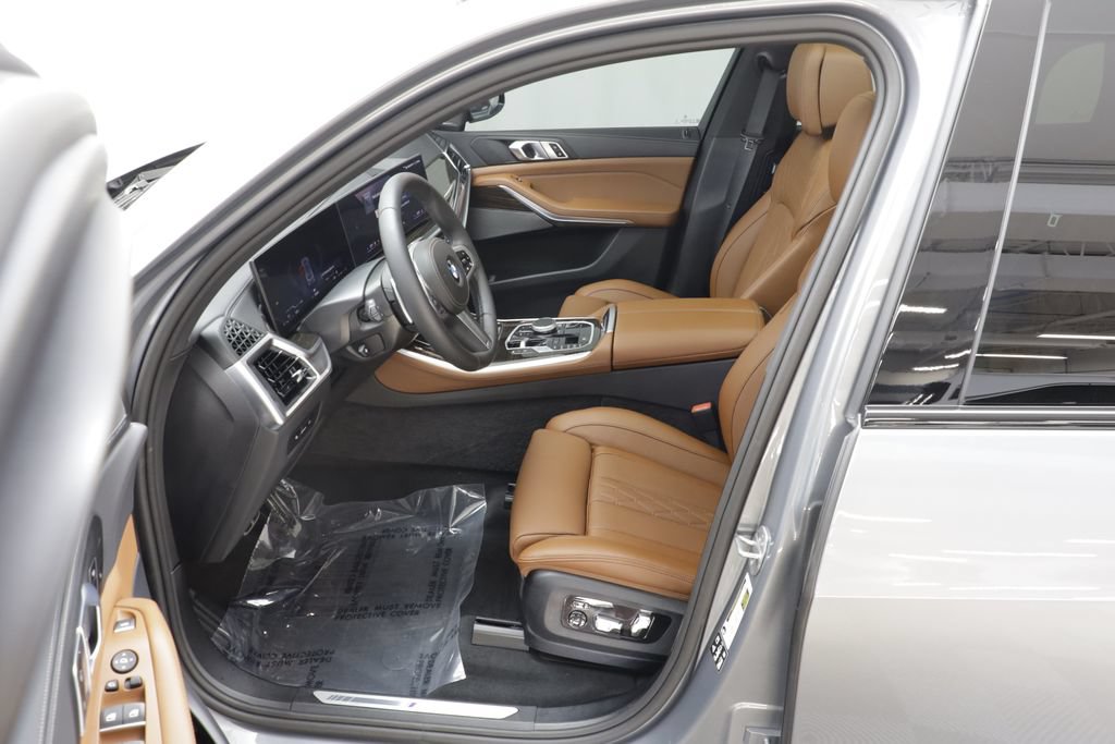 Used 2026 BMW X5 xDrive40i w/ M Sport Package AWD/4WD image 6