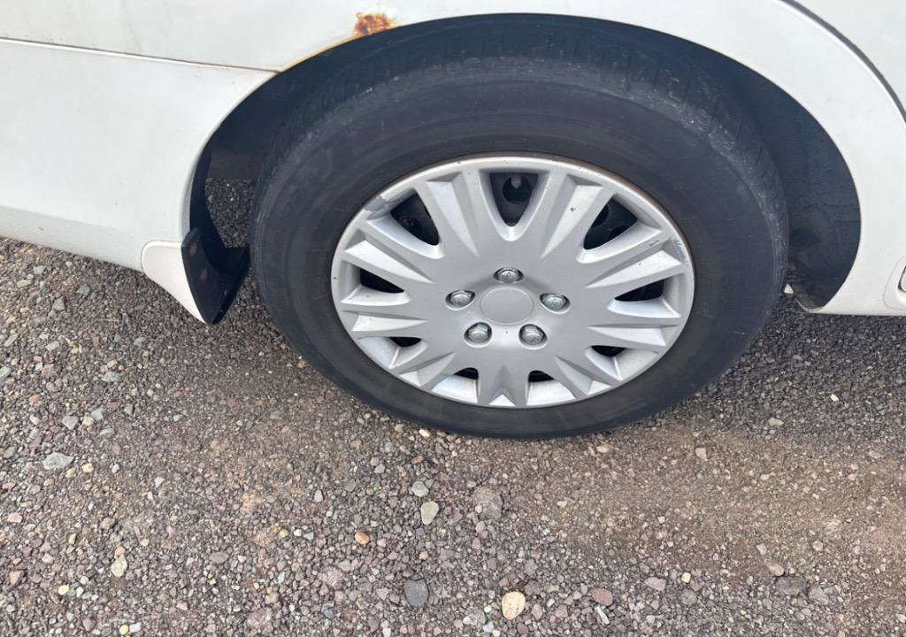 Used 2012 Nissan Versa SV image 11
