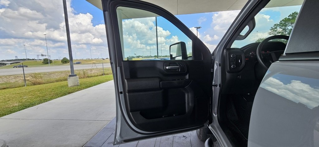 Used 2025 Chevrolet Silverado 2500 Custom w/ Custom Value Package image 12