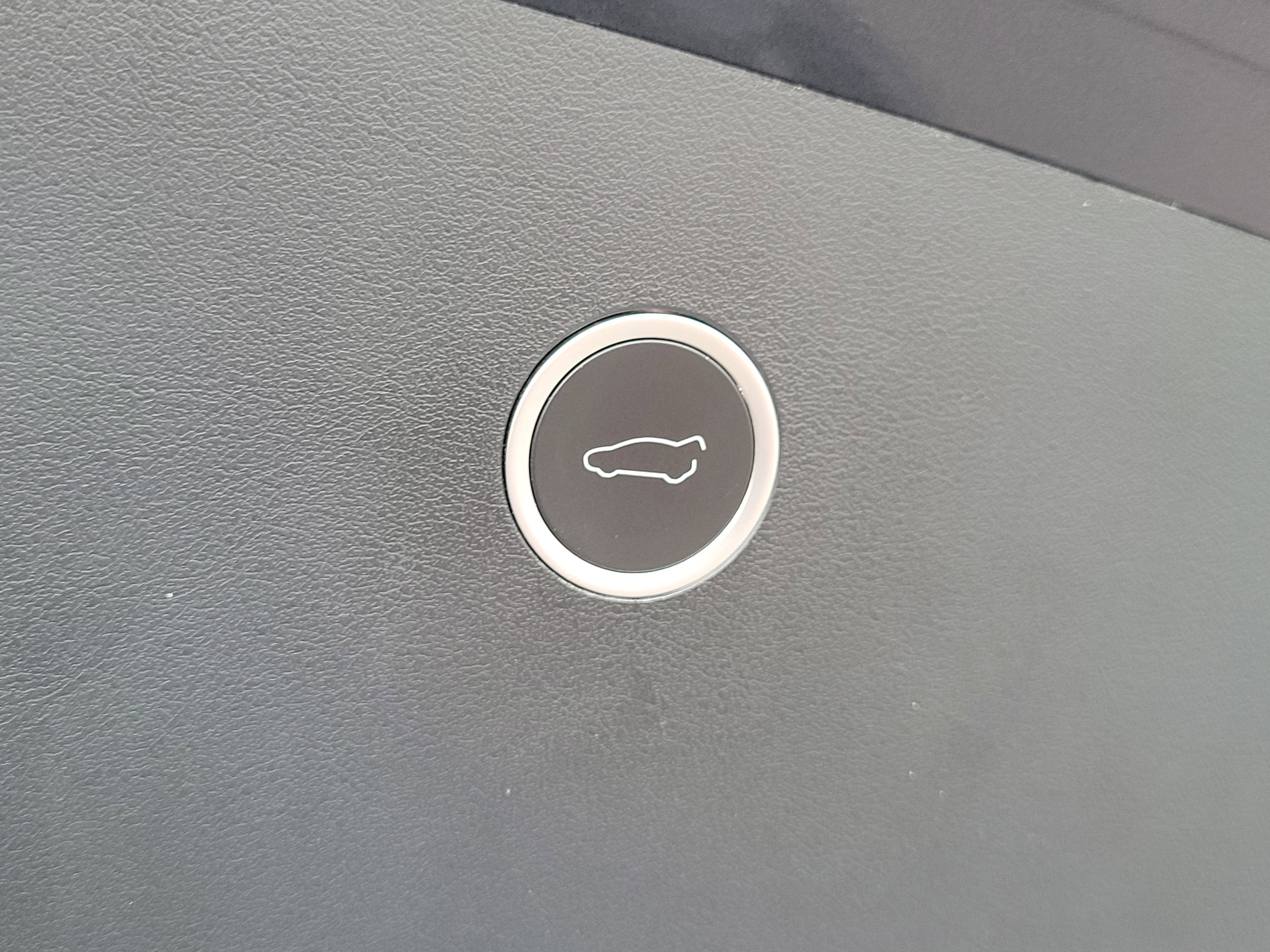 Used 2020 Tesla Model X image 9