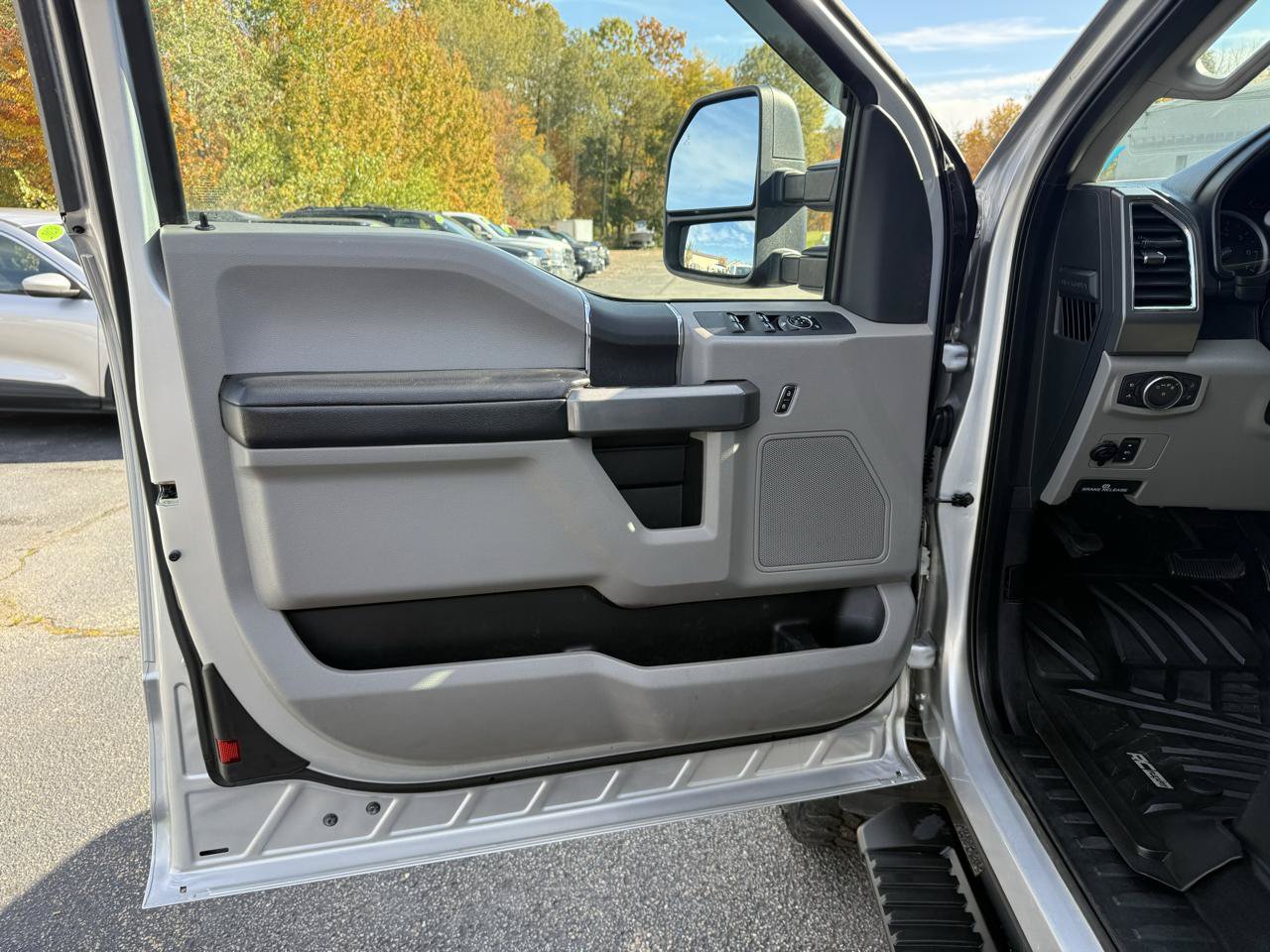 Used 2017 Ford F250 XLT w/ XLT Value Package AWD/4WD image 24