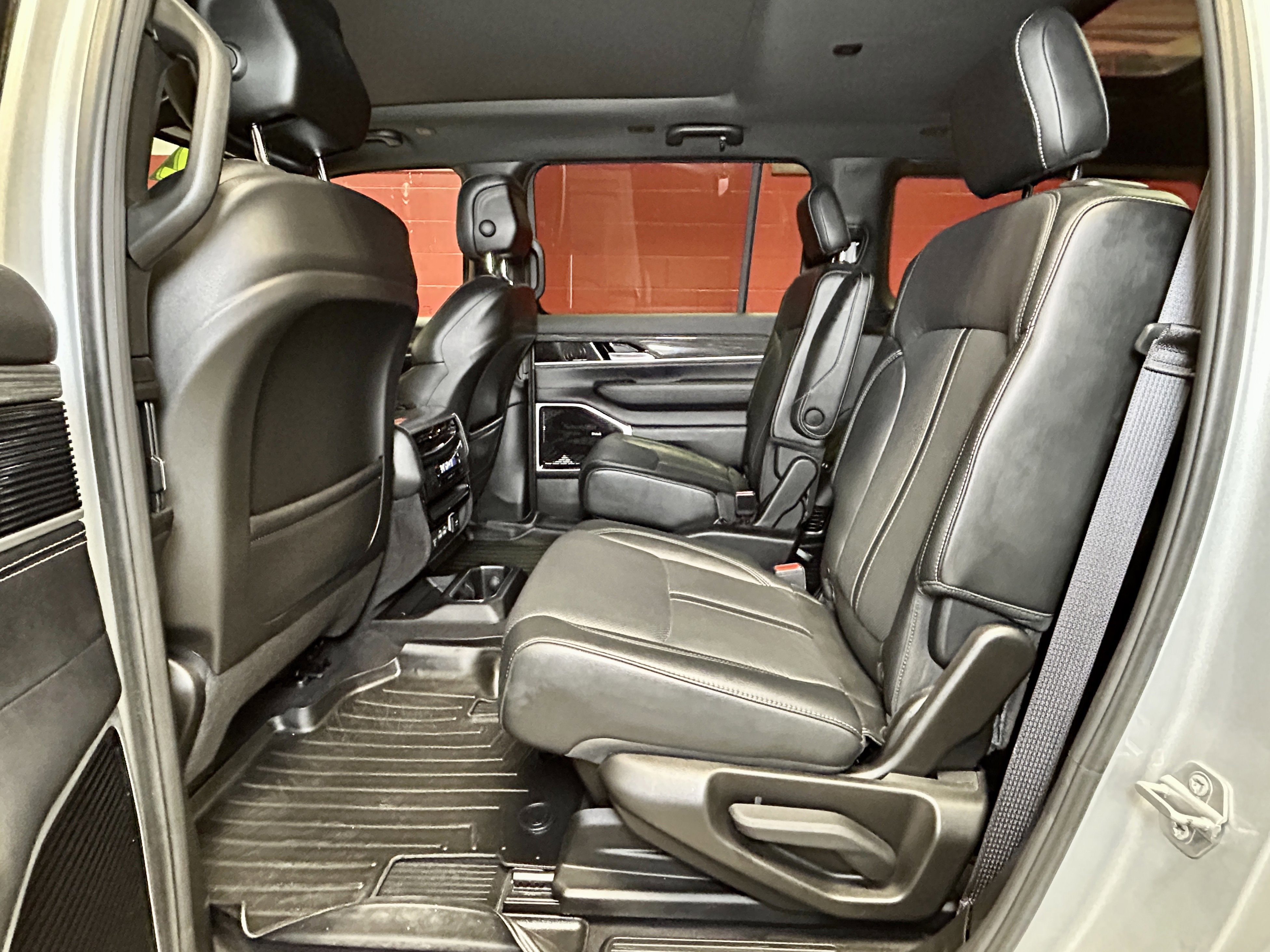 Certified 2022 Jeep Wagoneer Series III w/ Premium Group I image 44