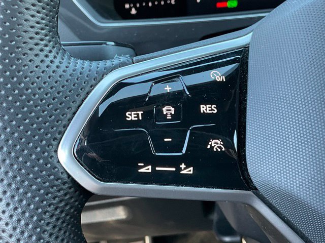 Certified 2023 Volkswagen Tiguan SE R-Line AWD/4WD image 28
