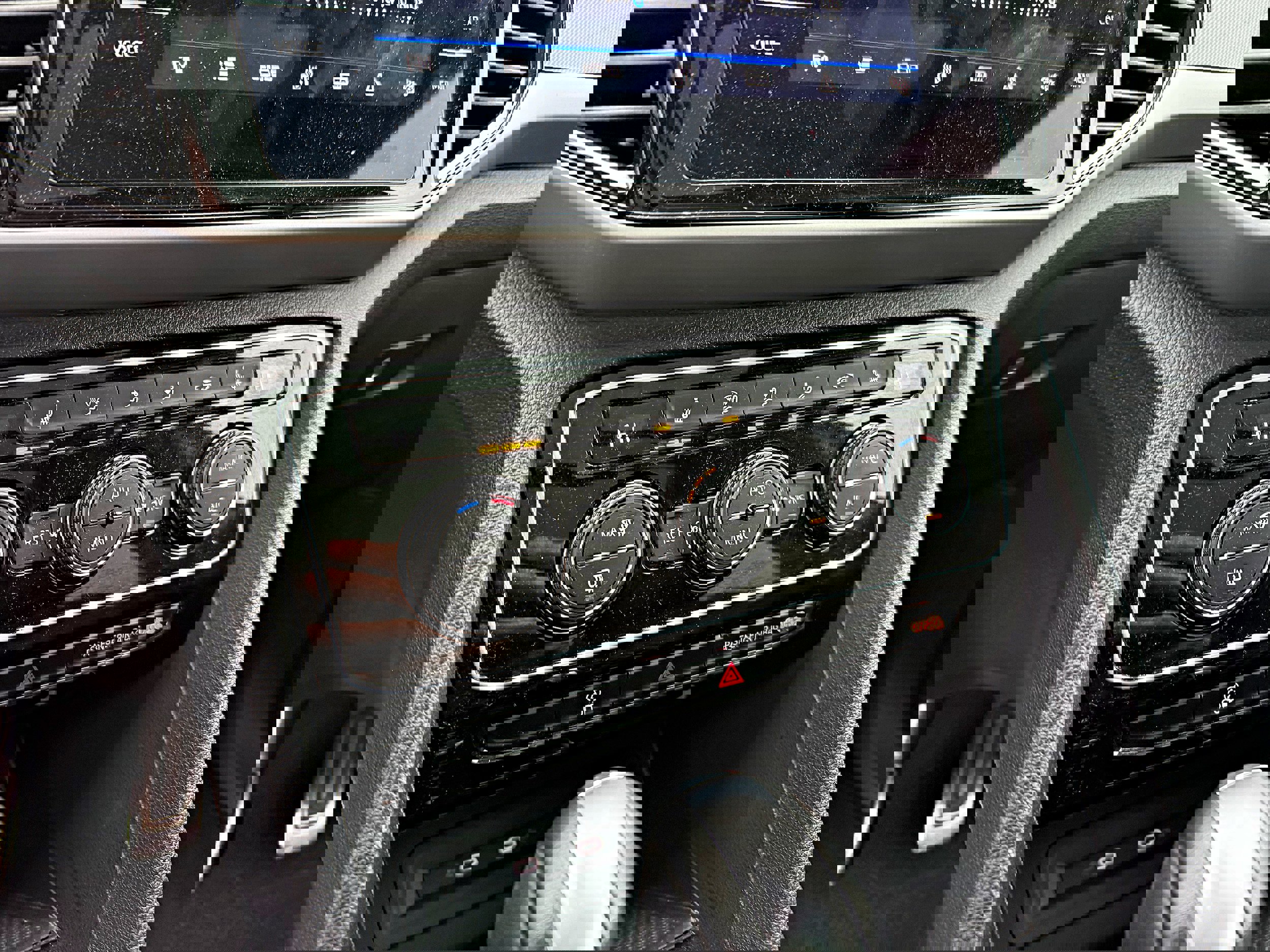 Used 2023 Volkswagen Atlas SEL R-Line image 17