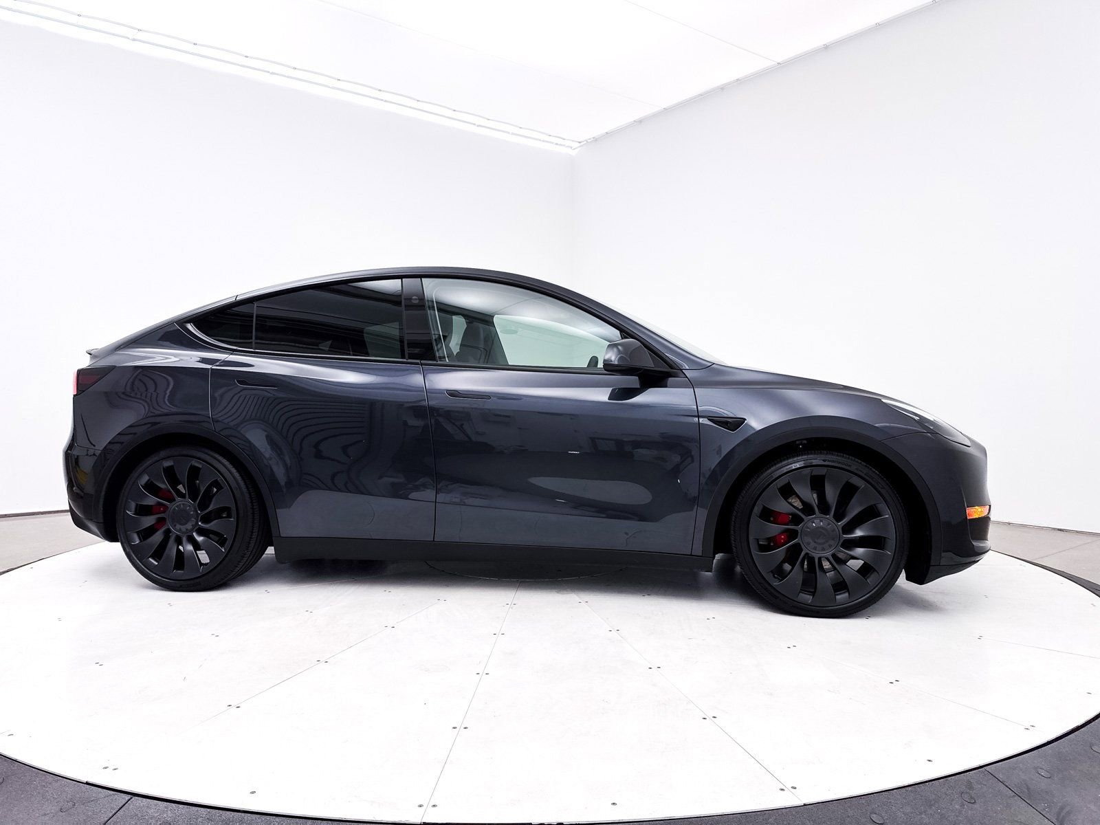 Used 2024 Tesla Model Y Performance image 39