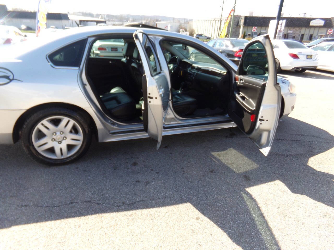 Used 2011 Chevrolet Impala LT w/ Luxury Edition Package image 24