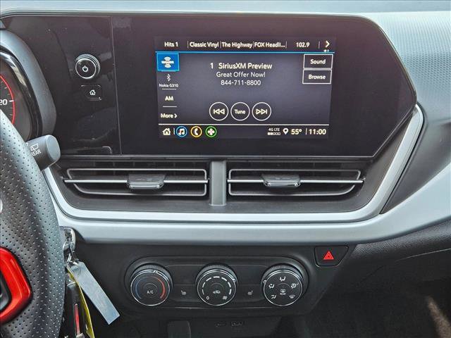 Used 2025 Chevrolet Trax RS w/ Sunroof Package image 12