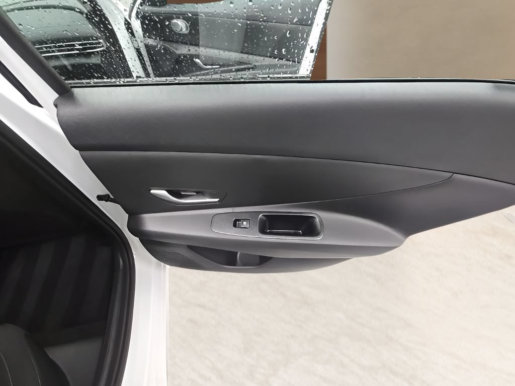 New 2026 Hyundai Elantra SE FWD image 34