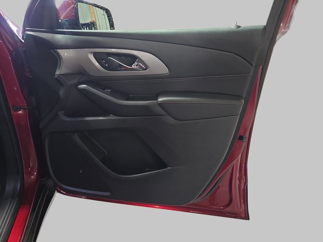 Used 2020 Chevrolet Traverse LT image 11