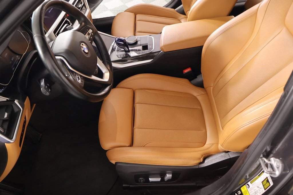 Used 2022 BMW 330i xDrive 330i xDrive w/ Driving Assistance Package image 12