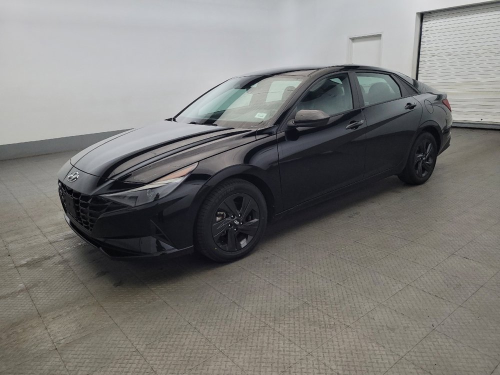 Used 2023 Hyundai Elantra SEL w/ Cargo Package FWD image 2