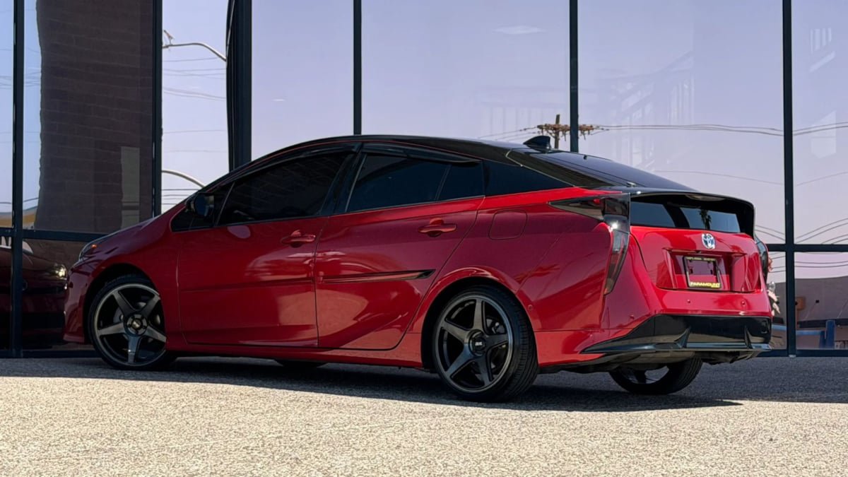 Used 2017 Toyota Prius Four Touring w/ Premium Convenience Package FWD image 8