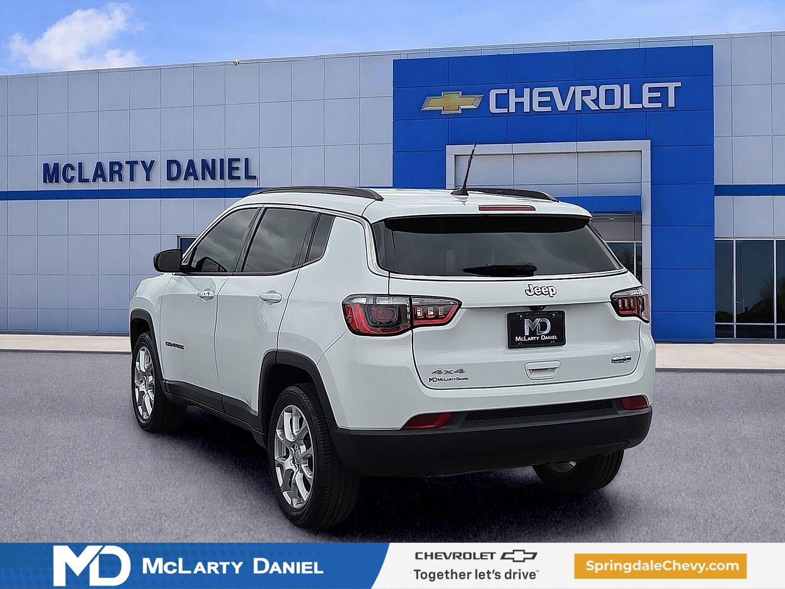 Used 2023 Jeep Compass Latitude AWD/4WD image 4