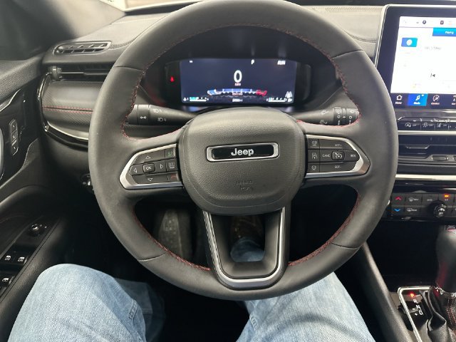 Used 2025 Jeep Compass Trailhawk w/ Trailhawk Elite Group AWD/4WD image 19
