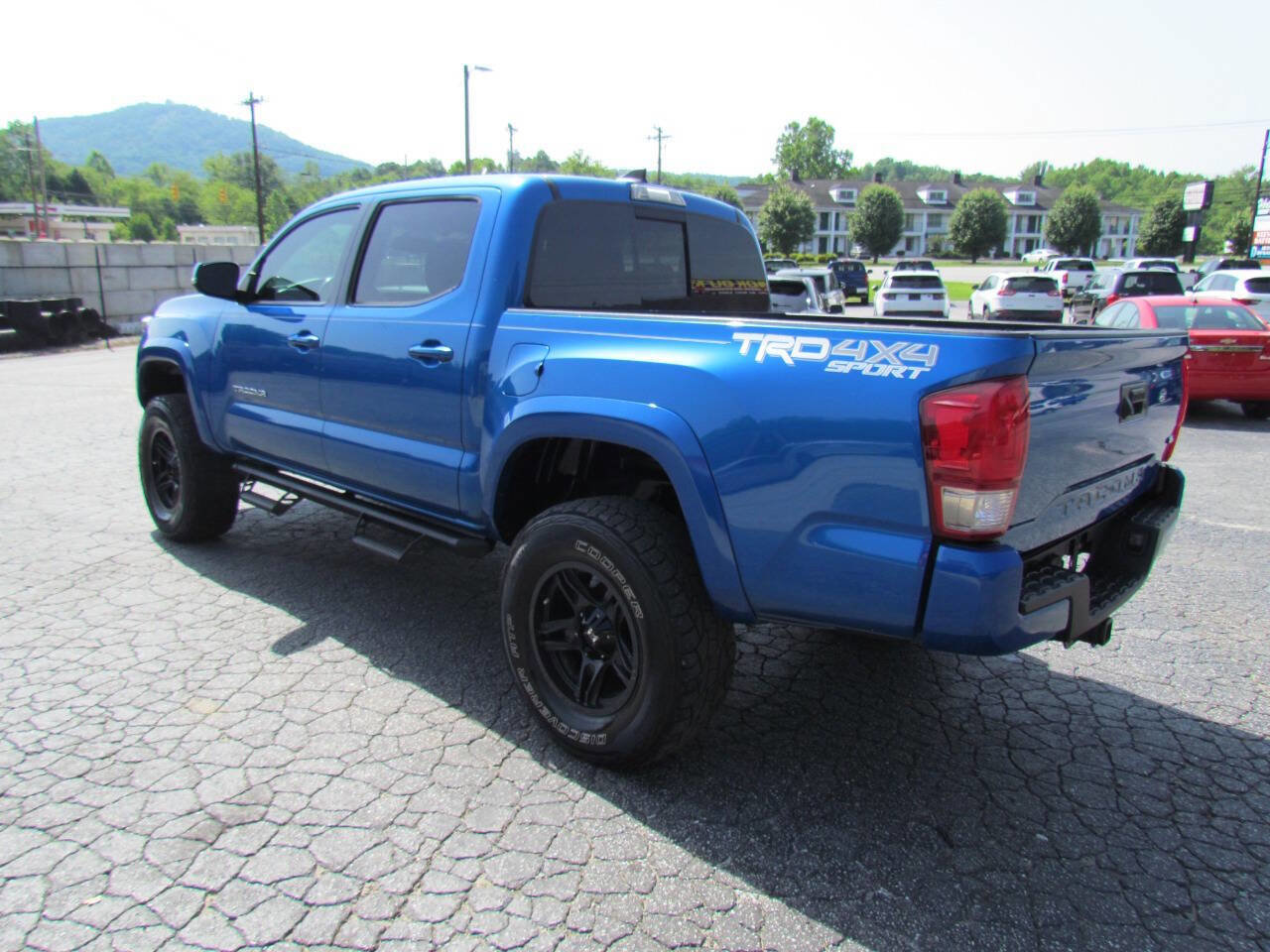 Used 2017 Toyota Tacoma TRD Sport image 5