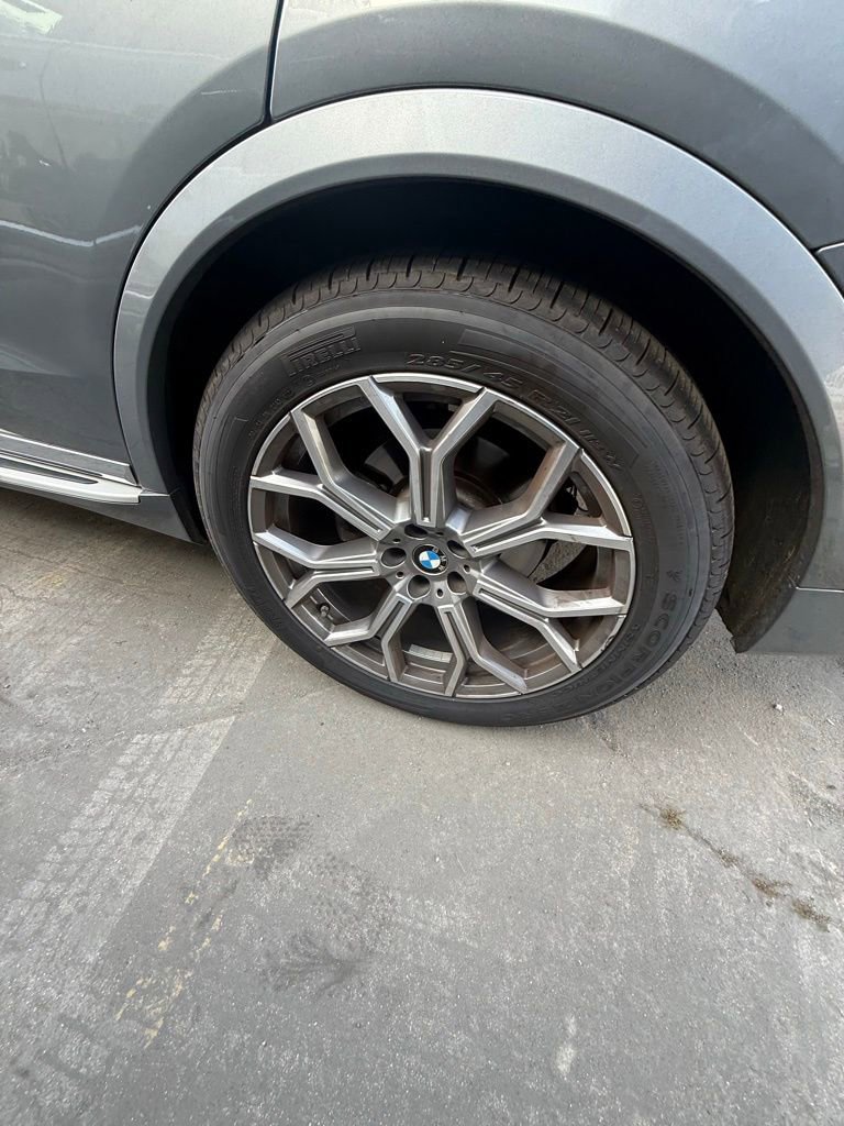 Used 2024 BMW X7 xDrive40i image 9