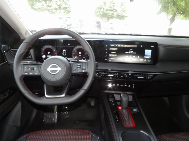 Used 2025 Nissan Kicks SR image 14