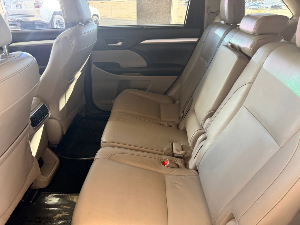 Used 2015 Toyota Highlander XLE image 18