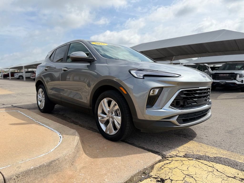 Used 2025 Buick Encore GX Preferred image 3