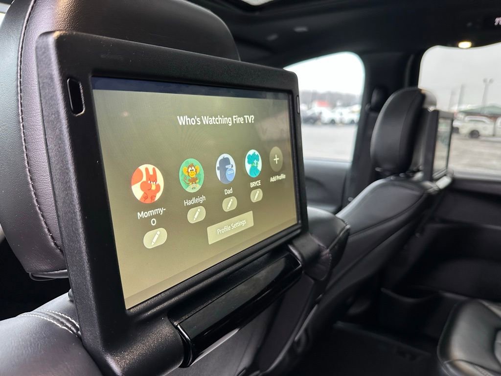 Used 2024 Chrysler Pacifica Touring-L w/ Uconnect Theater Family Group image 32