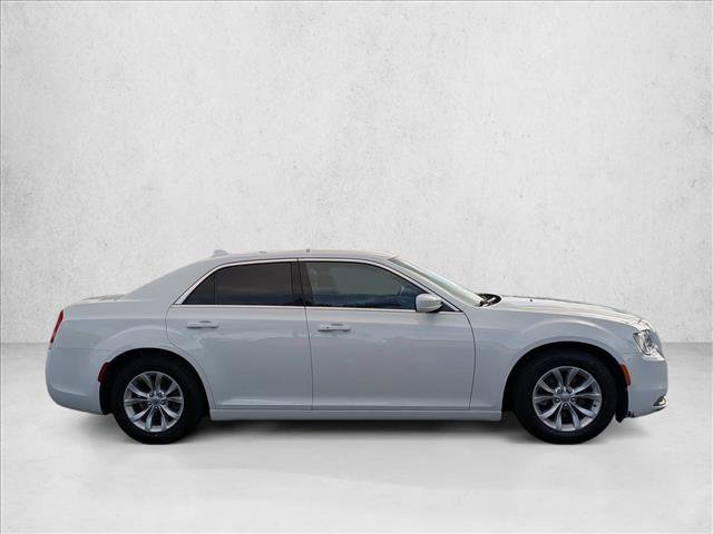 Used 2020 Chrysler 300 Touring image 4