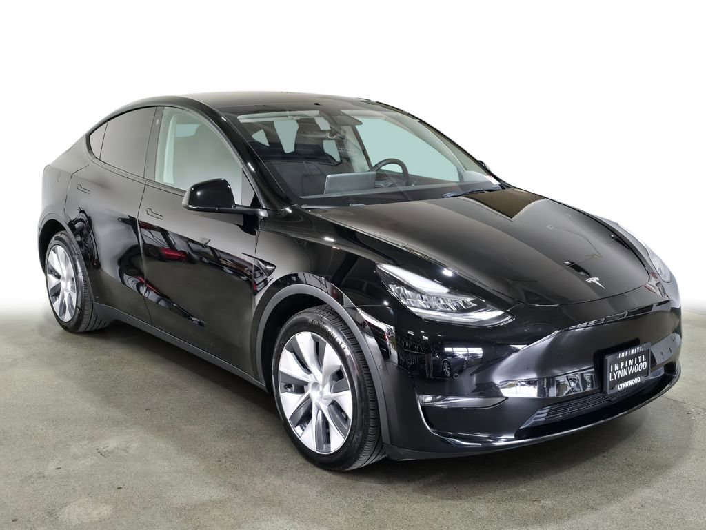 Used 2022 Tesla Model Y Long Range AWD/4WD image 3