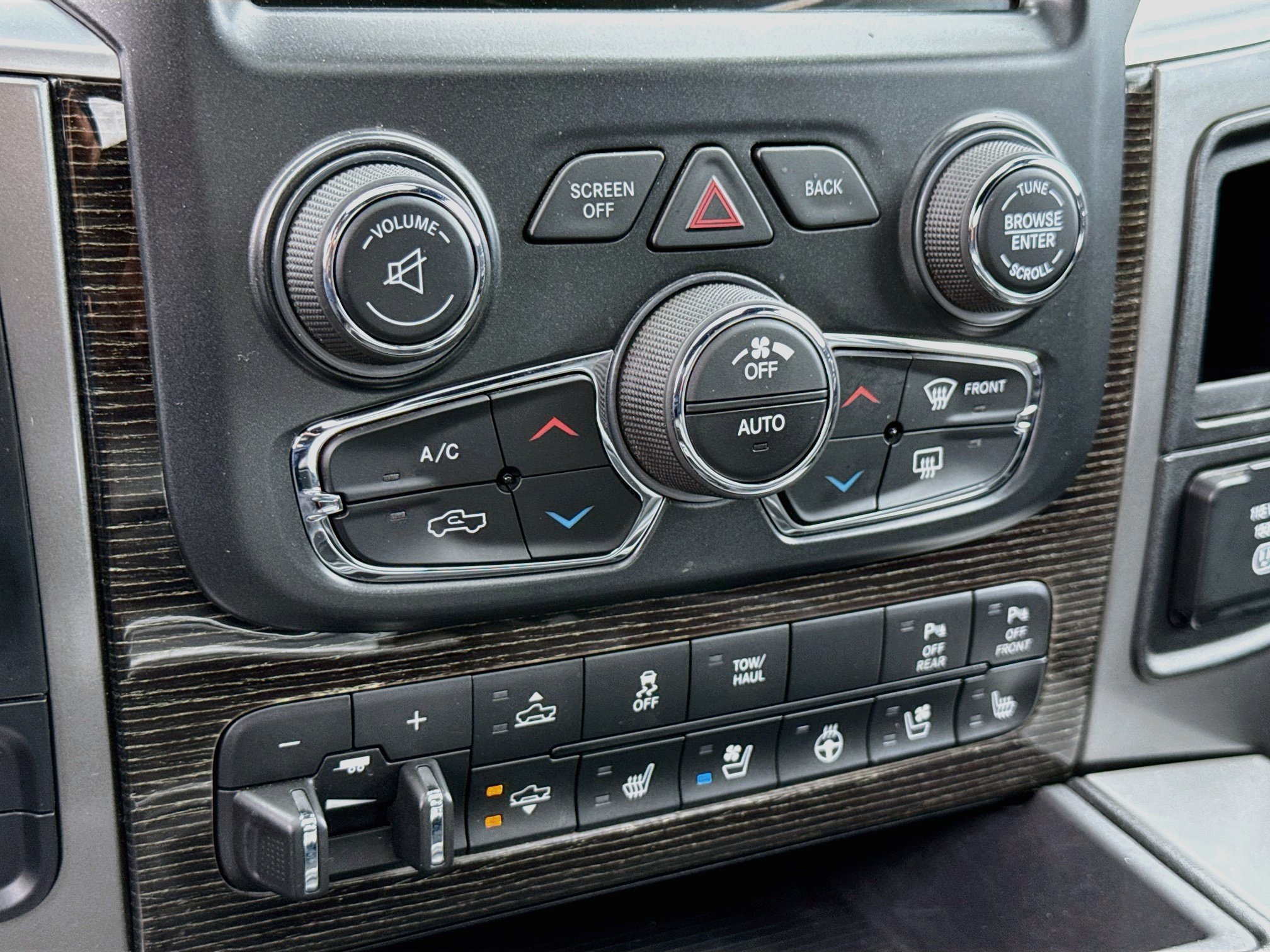 Used 2016 RAM 1500 Limited AWD/4WD image 19