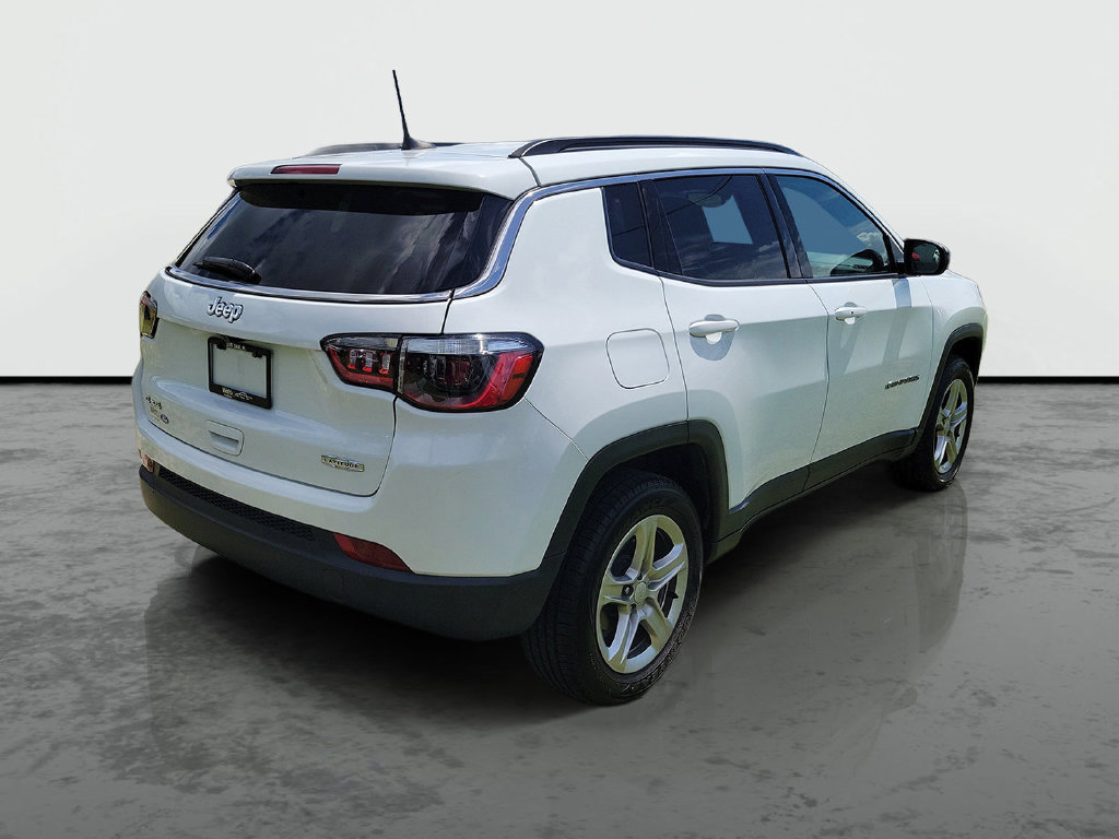 Used 2024 Jeep Compass Latitude AWD/4WD image 2