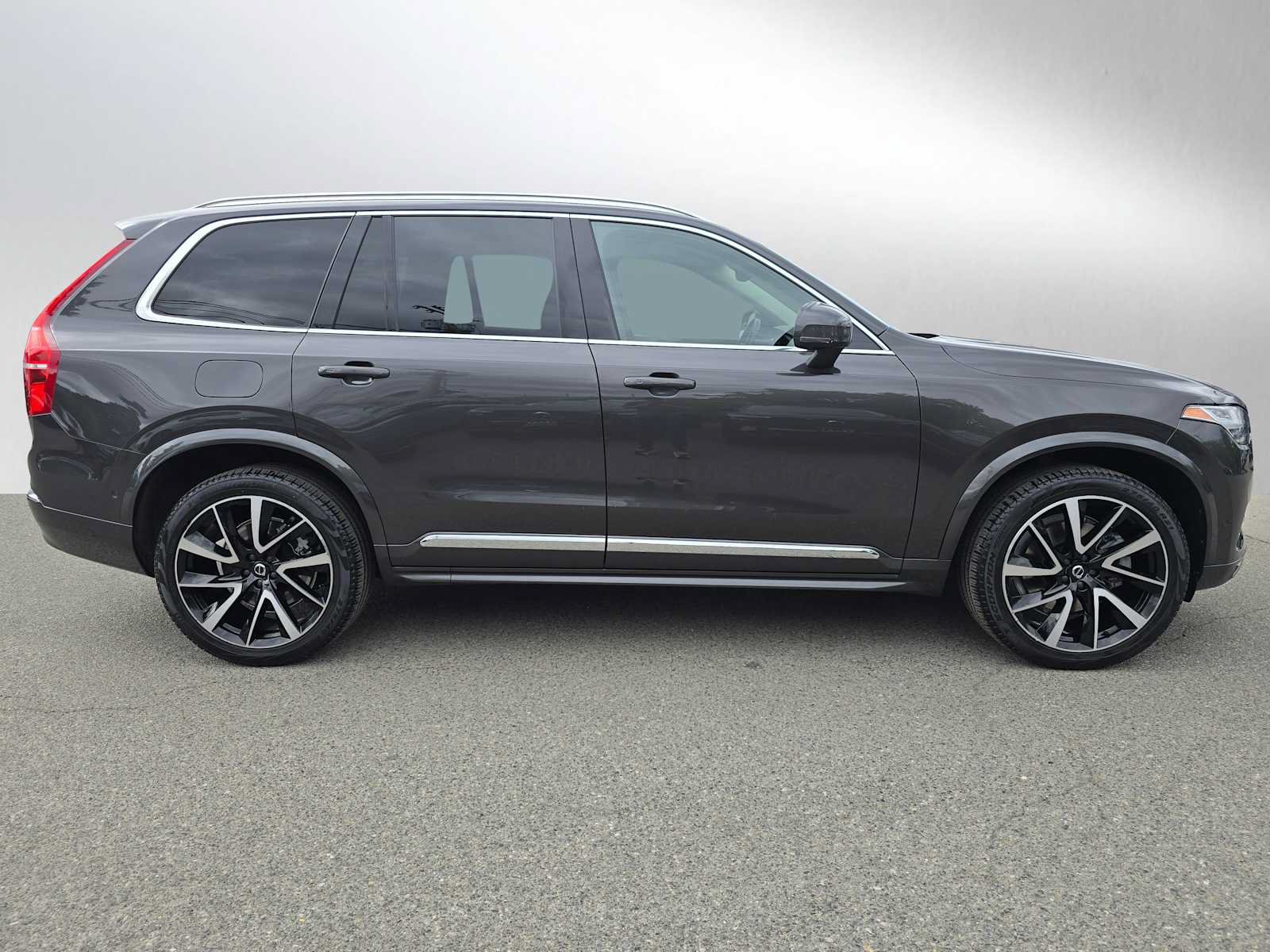 Certified 2023 Volvo XC90 B6 Plus w/ Protection Package Premier AWD/4WD image 2
