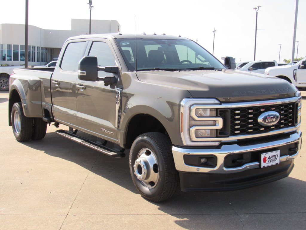 New 2026 Ford F350 Lariat w/ Lariat Premium Package