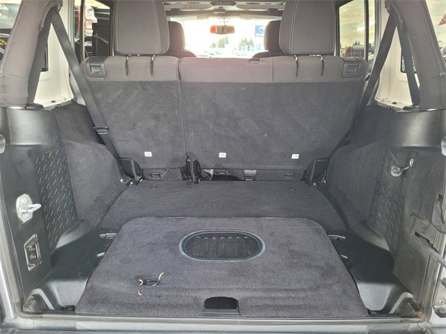 Certified 2015 Jeep Wrangler Unlimited Rubicon w/ Connectivity Group image 19