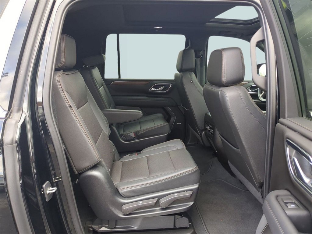 Used 2023 Chevrolet Suburban High Country image 27