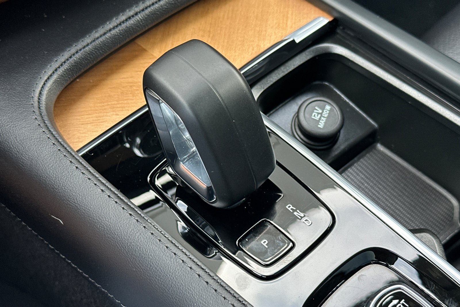 Certified 2025 Volvo XC90 B6 Plus AWD/4WD image 26