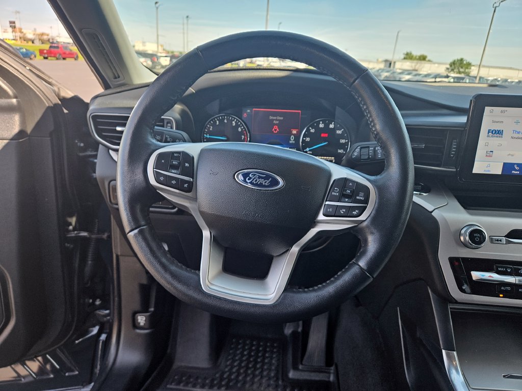 Used 2023 Ford Explorer XLT w/ Equipment Group 202A AWD/4WD image 17