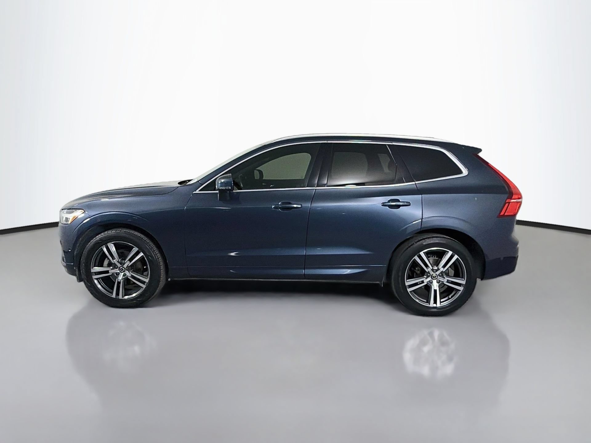 Used 2018 Volvo XC60 T5 Momentum w/ Convenience Package AWD/4WD image 9