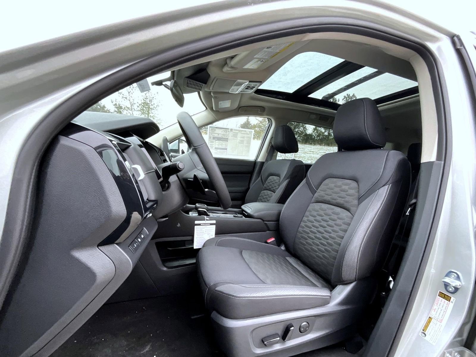 New 2025 Nissan Pathfinder SV w/ SV Premium Package image 10