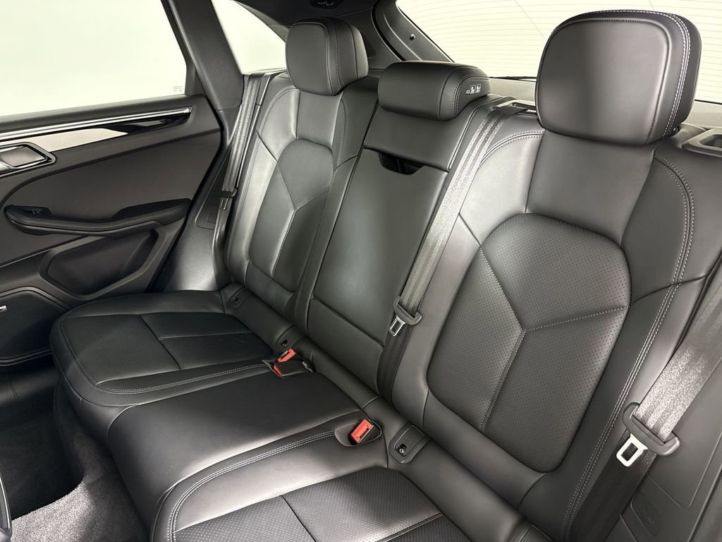 Certified 2025 Porsche Macan image 22