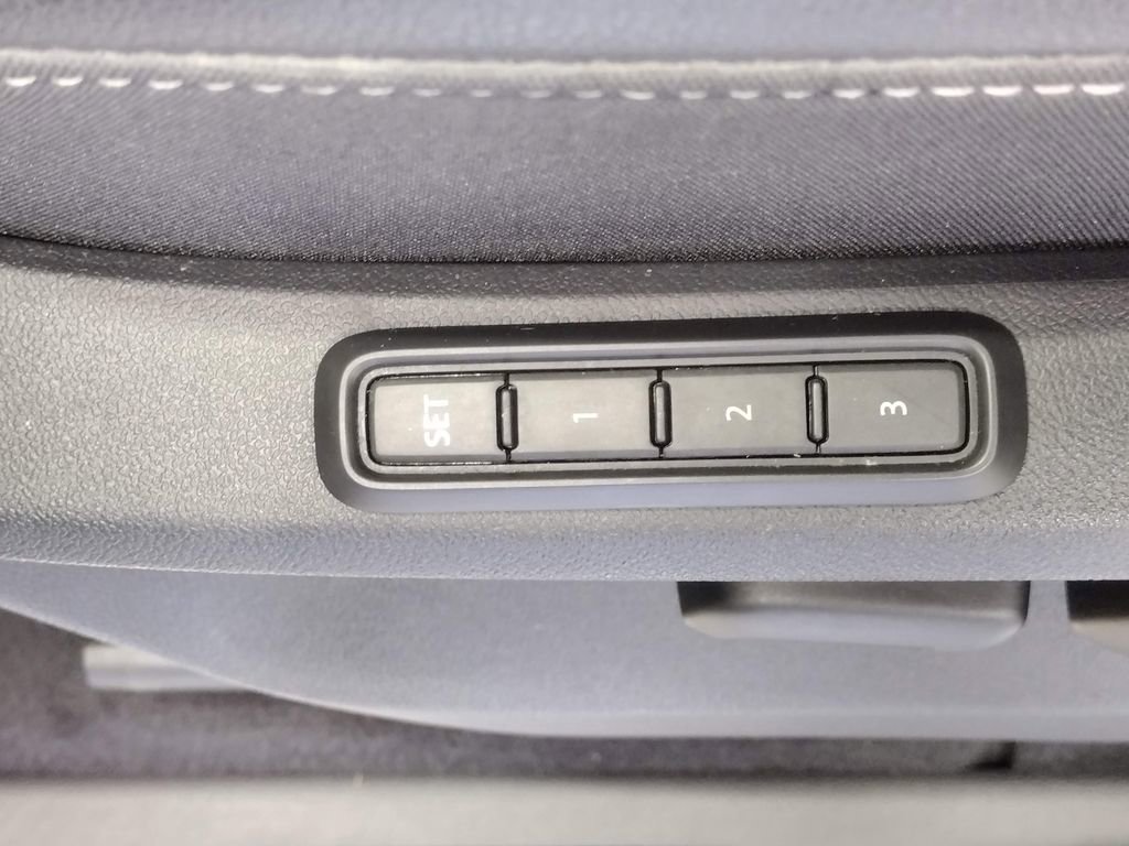 Used 2023 Volkswagen Atlas Cross Sport SEL Premium R-Line image 24