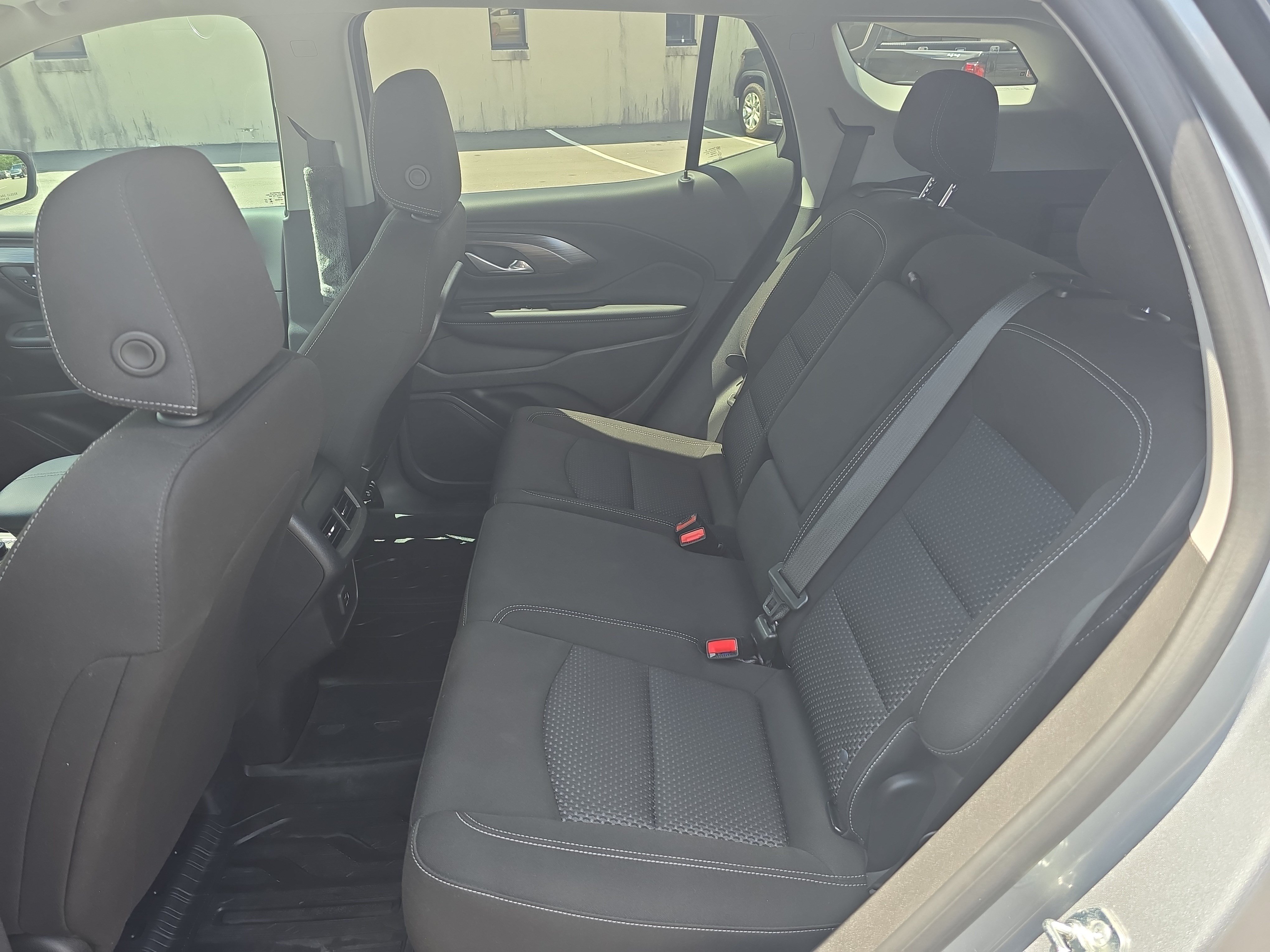Used 2024 GMC Terrain SLE w/ Driver Convenience Package FWD image 13