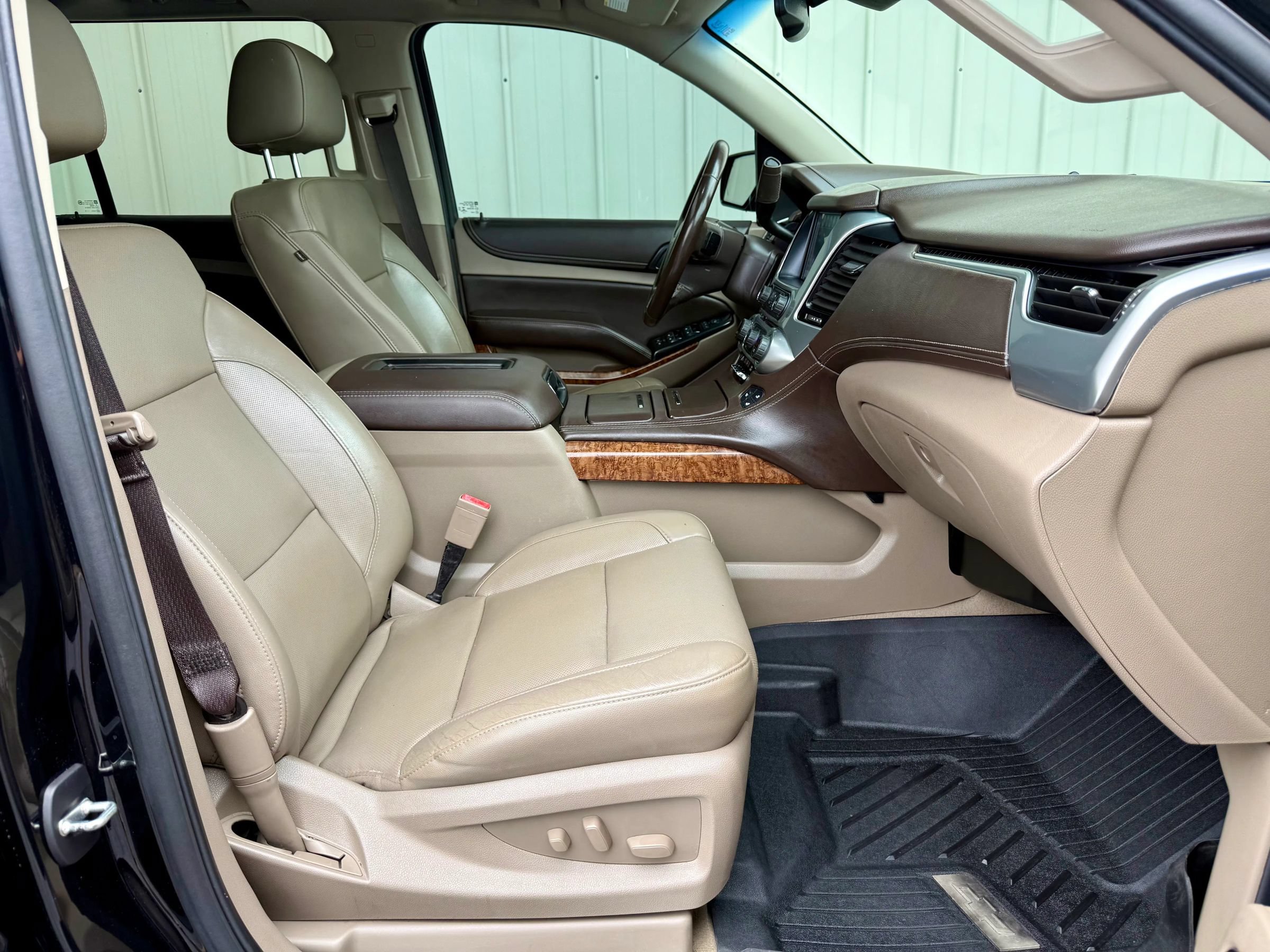 Used 2020 Chevrolet Suburban Premier AWD/4WD image 40
