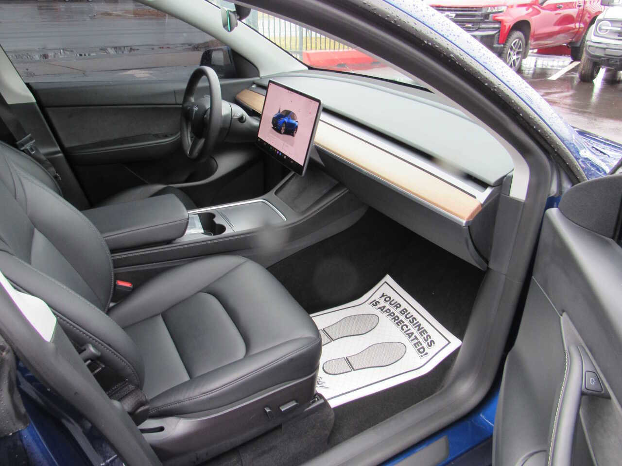 Used 2022 Tesla Model Y Long Range image 8