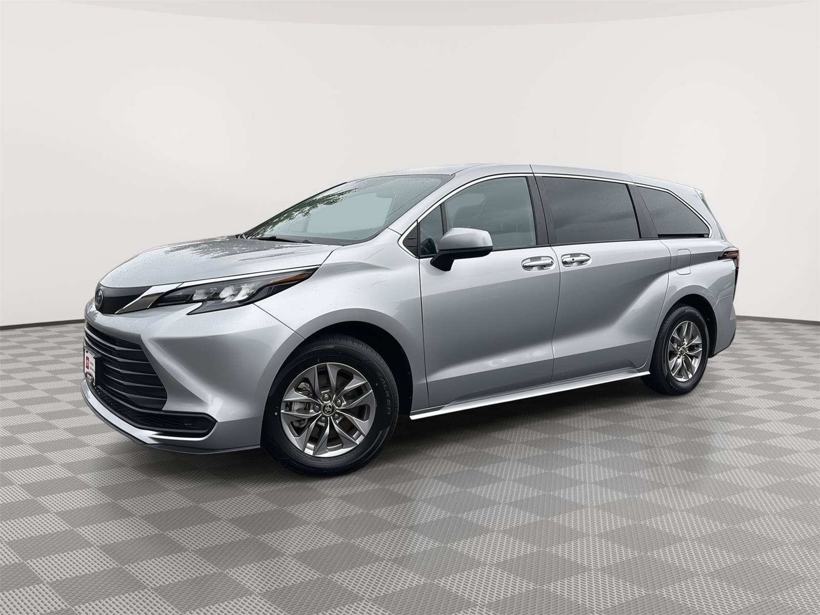 Used 2025 Toyota Sienna LE