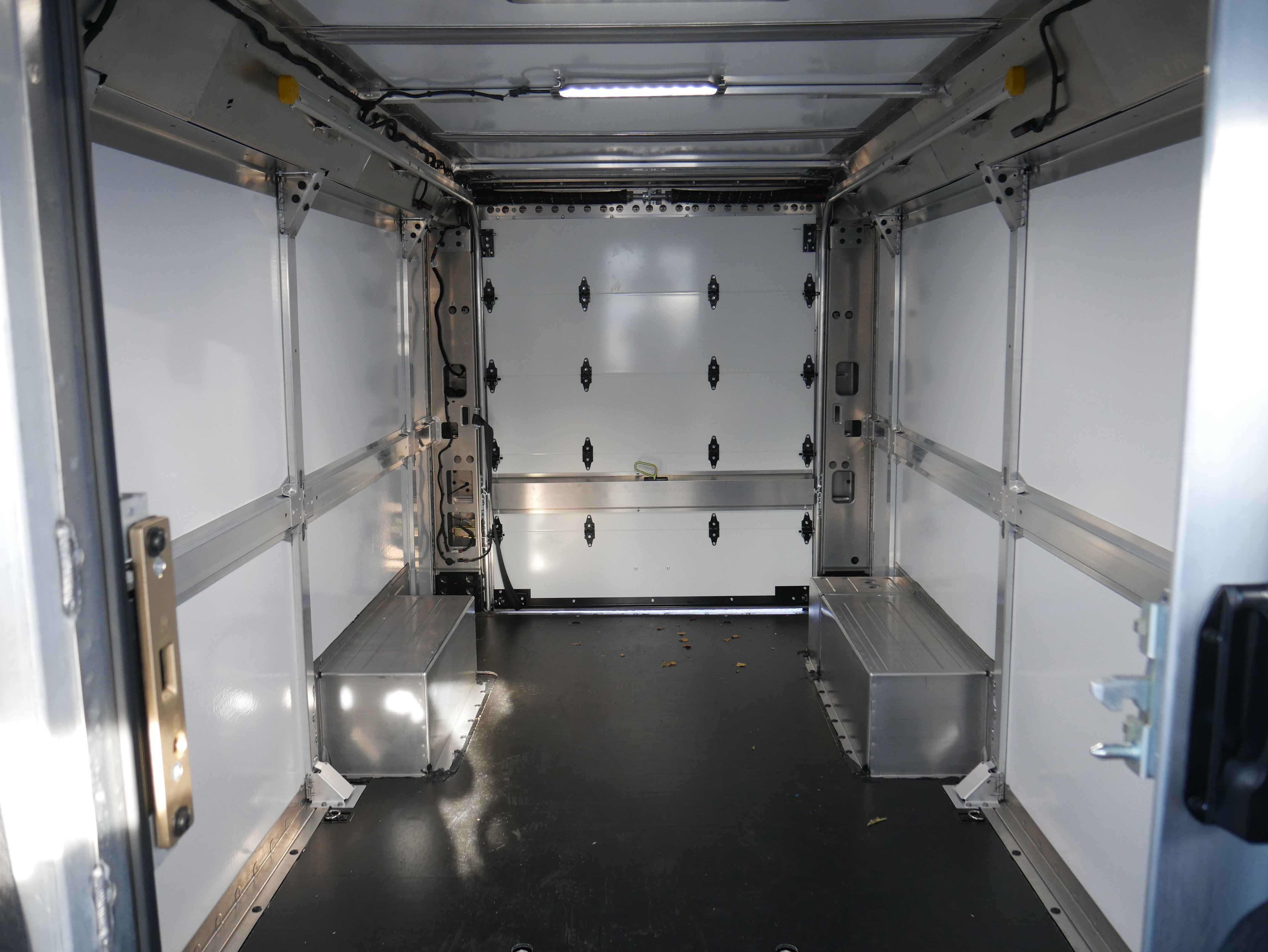 New 2025 Chevrolet Brightdrop 600 w/ Power Door Package image 7