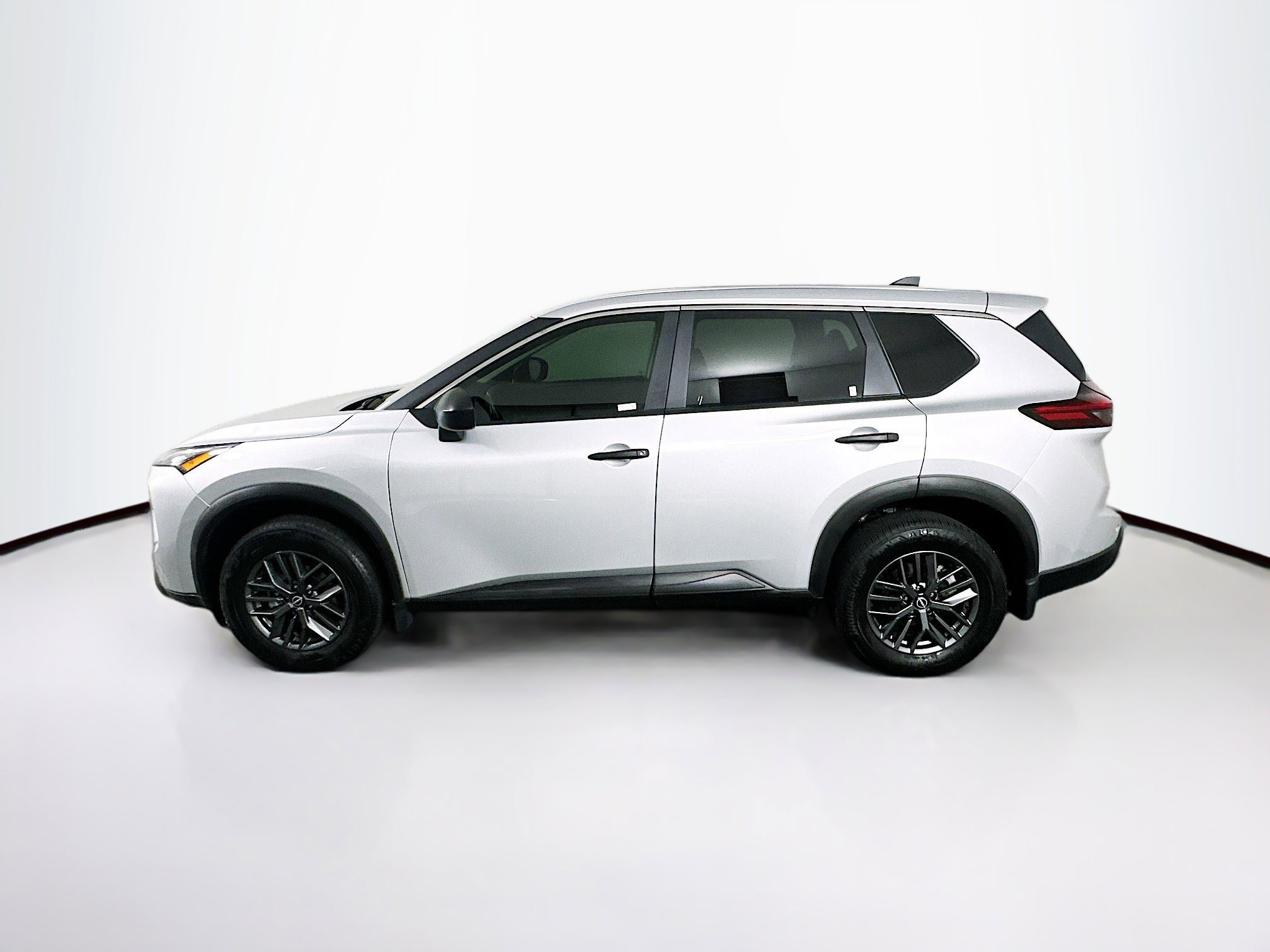 Used 2024 Nissan Rogue S FWD image 4