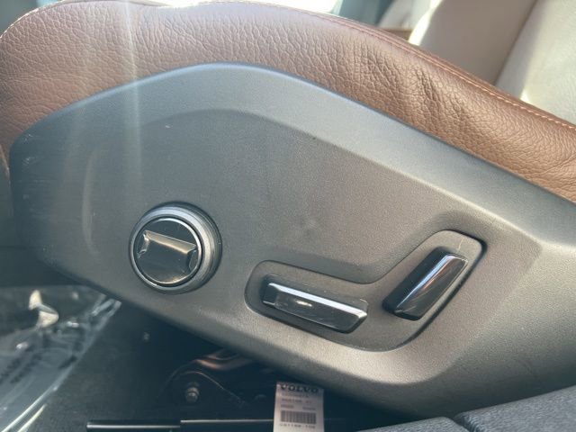 Used 2025 Volvo V60 B5 Cross Country Plus image 28