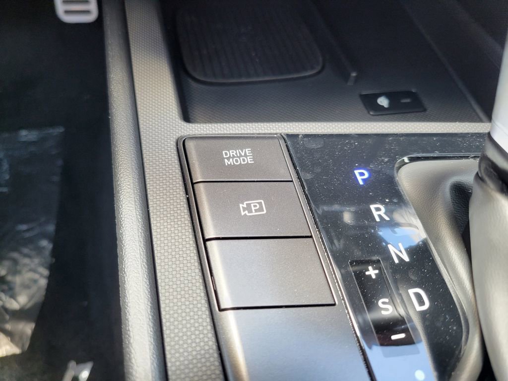 Certified 2025 Hyundai Elantra Sport image 26