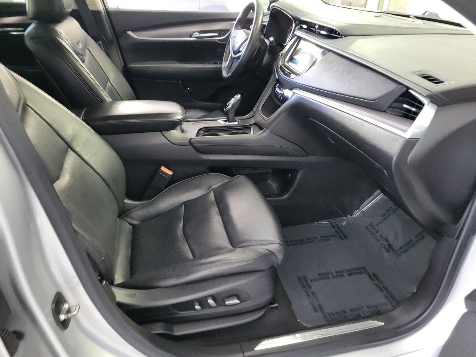 Used 2018 Cadillac XT5 Luxury w/ Driver Awareness Package image 16