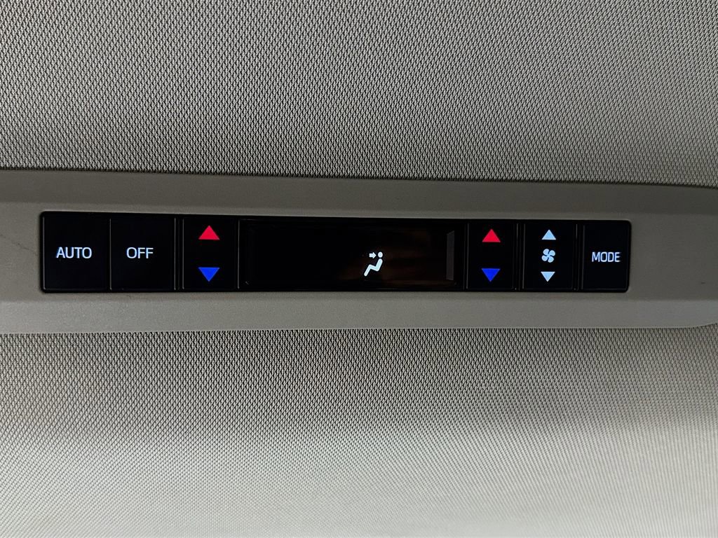 Used 2025 Toyota Sienna XLE image 24